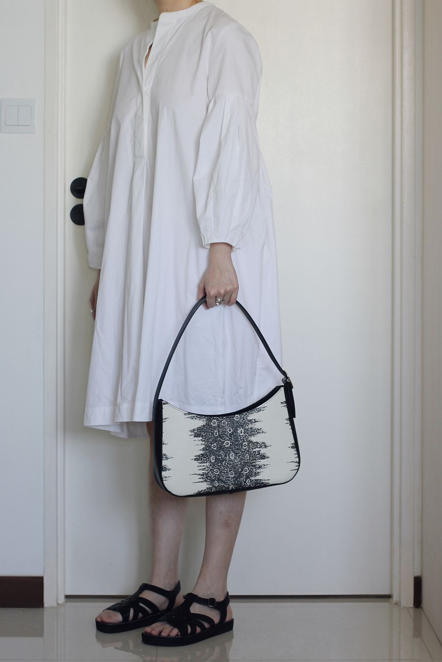 Lizard-embossed Leather Shoulder Bag – L product image (9)