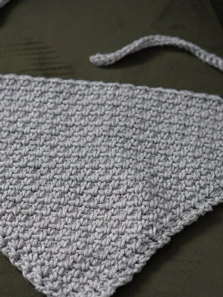 Moss stitch bandana pdf pattern product image (2)