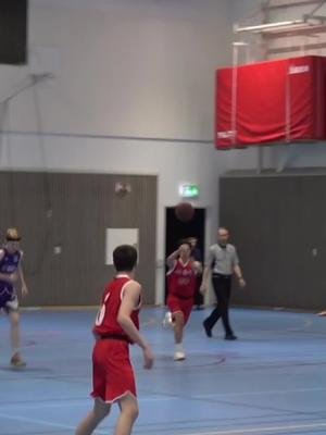 Demir going crazyyy🔥😭 #talent #crazy #galet #foryoupage #fyp #foryou #nba #skellefteå #cup #basketball #svenskbasket #u14 #basket 