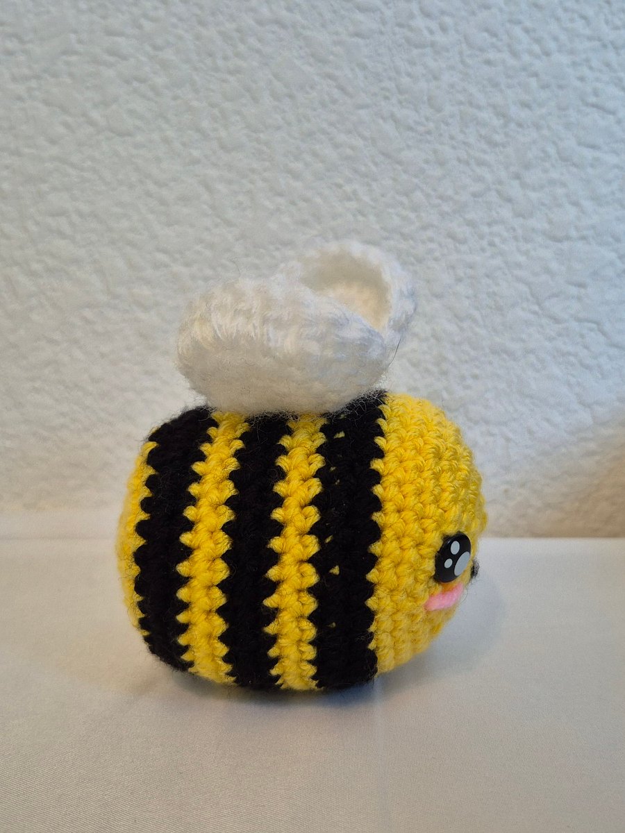 Bee product image (4)