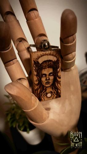 🔥✨ The visionary. Fantasy portrait keychain. Burned in wood.
Part of micro-art series.

#pyrography #pyrographyart #woodburni...