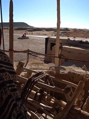 📷 Quando tentámos tirar água com os pés | Fezna, Marrocos 🇲🇦 | EP 373  📷 Já imaginaste andar por túneis no meio do deserto? 📷 Neste vídeo, eu e o Kévin explorámos os antigos Khettaras em Fezna — um verdadeiro tesouro escondido da engenharia marroquina 📷📷 Caminhámos por canais subterrâneos fresquinhos, puxámos água à moda antiga e ainda ganhámos um chá dos bons 📷📷 Se curtes aprender sobre cultura ancestral, história berbere e truques para sobreviver no meio da areia, este vídeo vai-te surpreender! 📷📷 Clica já no play e vem descobrir estas relíquias com a gente! #AlmasAdventures😅 Quando tentámos tirar água com os pés | Fezna, Marrocos 🇲🇦 | EP 373 🌵 Já imaginaste andar por túneis no meio do deserto? 😱 Neste vídeo, eu e o Kévin explorámos os antigos Khettaras em Fezna — um verdadeiro tesouro escondido da engenharia marroquina 💧💡 Caminhámos por canais subterrâneos fresquinhos, puxámos água à moda antiga e ainda ganhámos um chá dos bons ☕✨ Se curtes aprender sobre cultura ancestral, história berbere e truques para sobreviver no meio da areia, este vídeo vai-te surpreender! 🔍✈ Clica já no play e vem descobrir estas relíquias com a gente! #AlmasAdventures