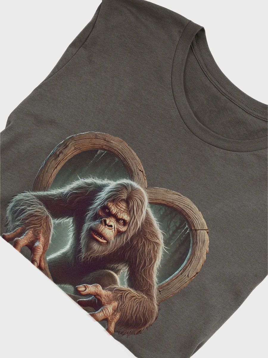 HEART STEALING BIGFOOT T-SHIRT product image (3)