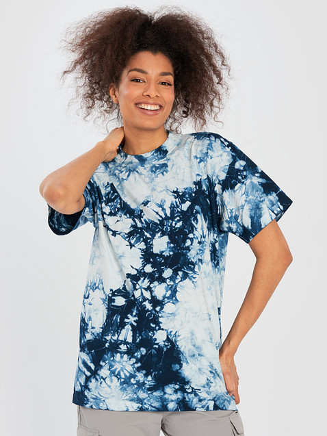 Photo showing Shaka Wear Oversized Tie-Dye T-Shirt