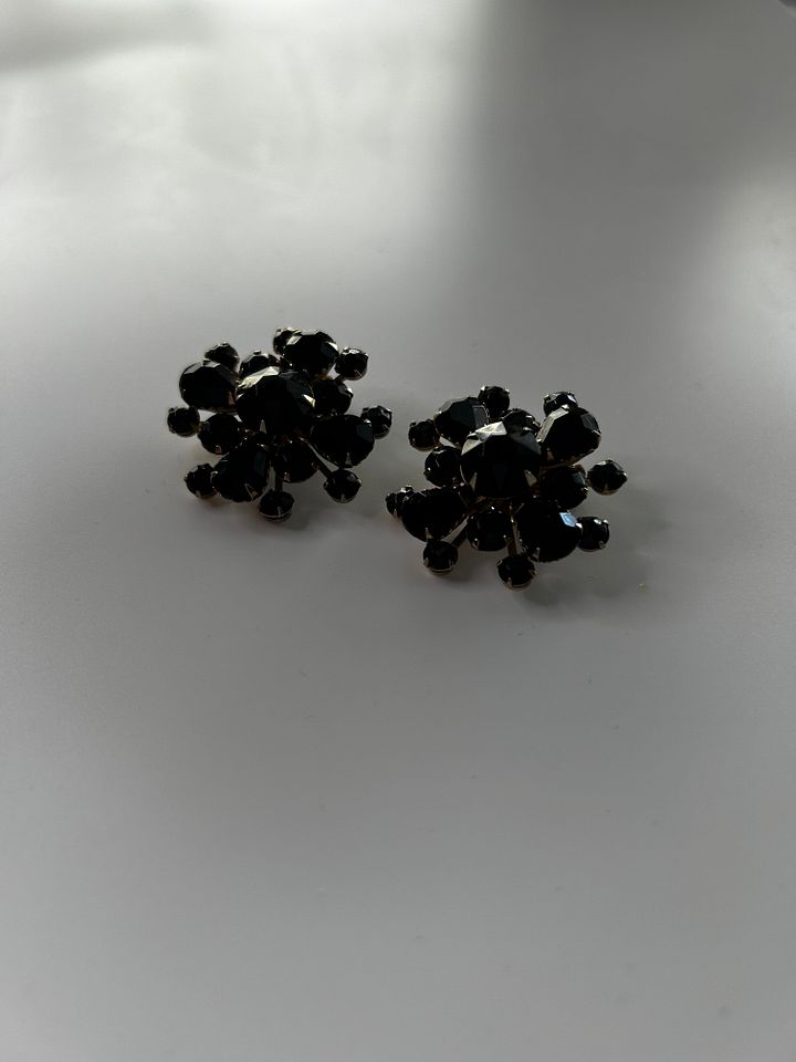 Vintage Gold Tone Black Flower Starburst Clip On Earrings product image (2)