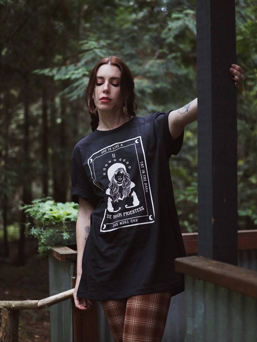 STEVIE THE HIGH PRIESTESS TAROT TEE product image (8)