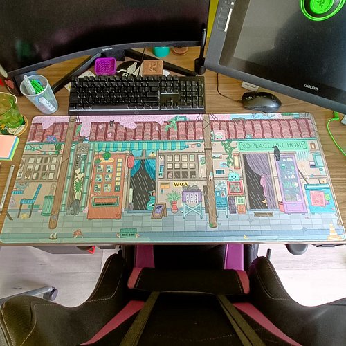 After more than half a year of work, I finally finished my desk mat!!
It's a piece with all kinds of things I like!
Really ha...