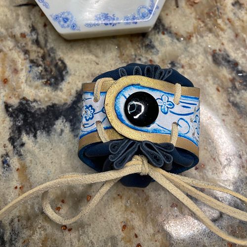 Tried something new and I love how it turned out. Coin purse or dice bag? You pick. #smallbusiness #leather #leathercraft #dn...