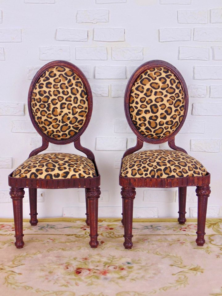 1:6 scale chair for 12” fashion dolls leopard product image (1)