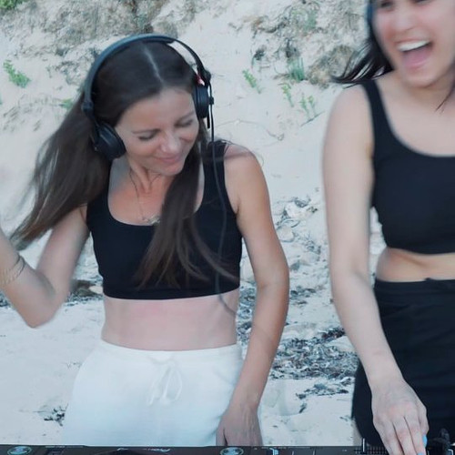 Two women, Four Decks, 1 Island 🏝 @char_dnb
Full video out now on my YouTube channel. 🔥 
https://www.youtube.com/beckysaifmus...