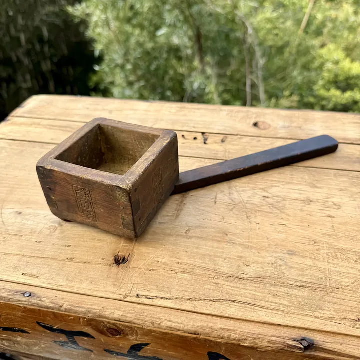 🎎 Antique Japanese Wooden Masu Scoop with Handle – Early Showa to Taisho Era Merchant Tool product image (1)