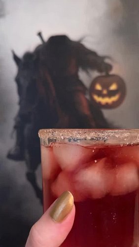 Looking for a bloody good #Halloween cocktail? Make The Headless Horseman! 🖤🎃 Hope y’all have a sense of humor because I left...