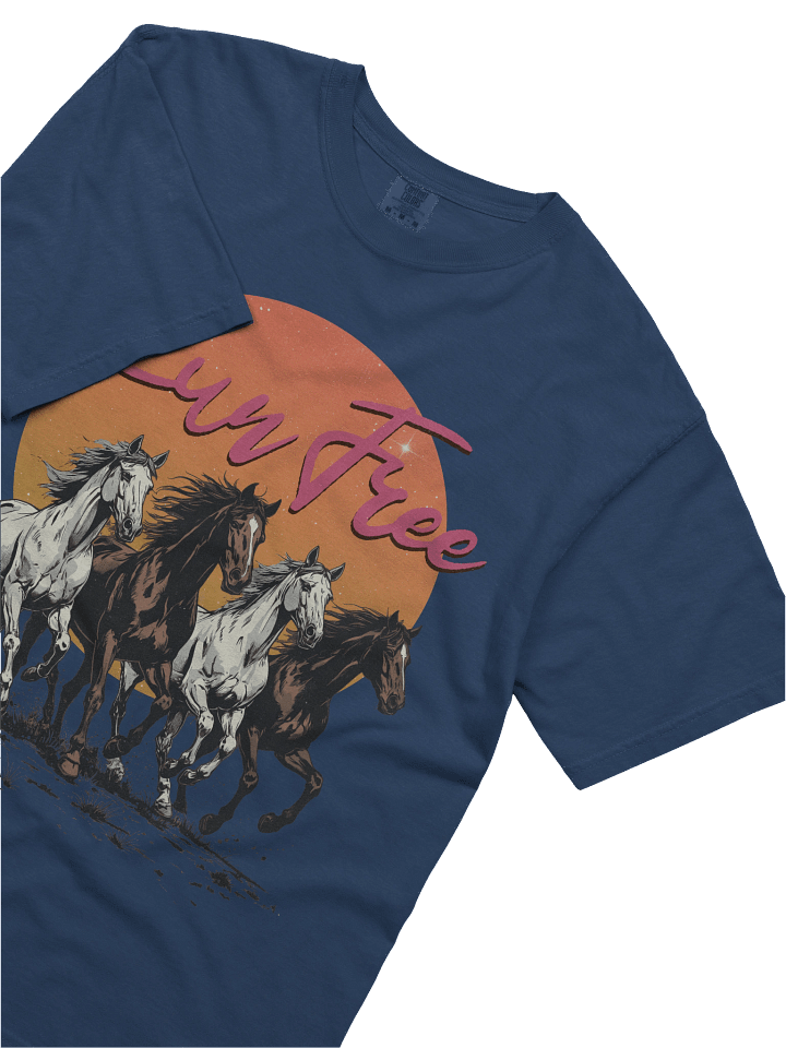 The "Run Free" Retro Horses Heavy Weight T-shirt product image (1)