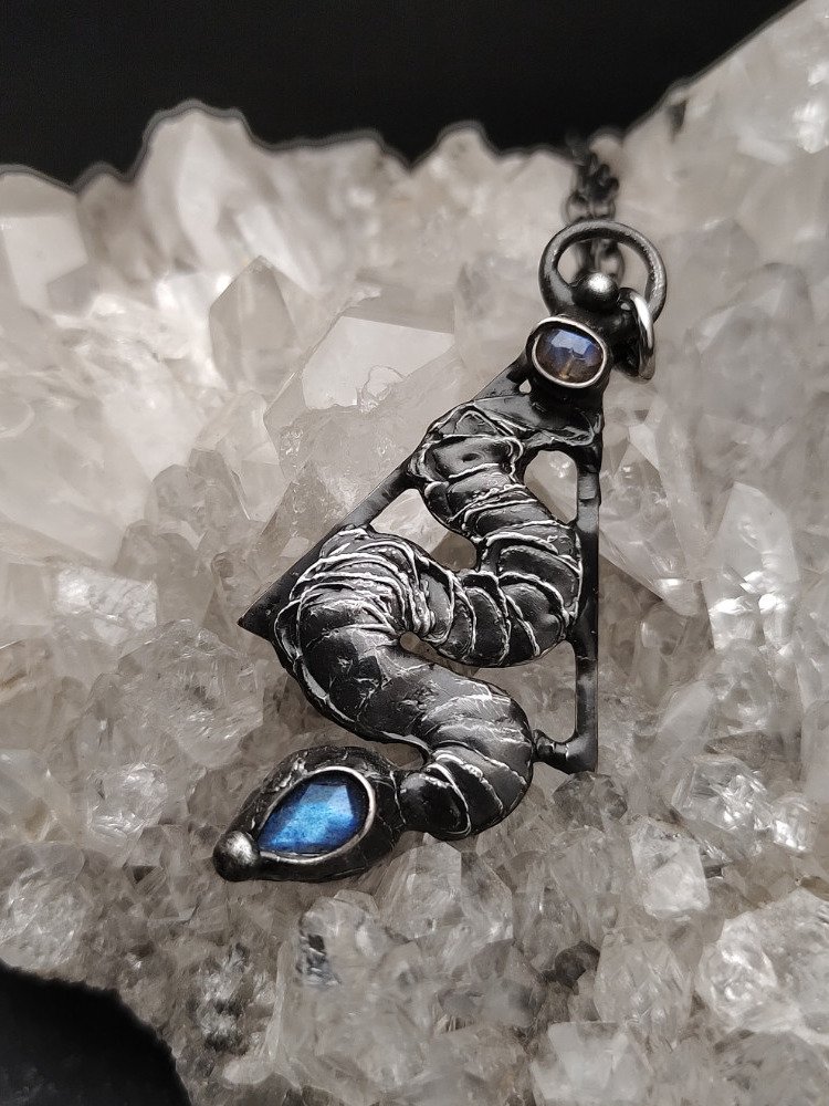 Familiars - SerpentShrine Amulet product image (4)