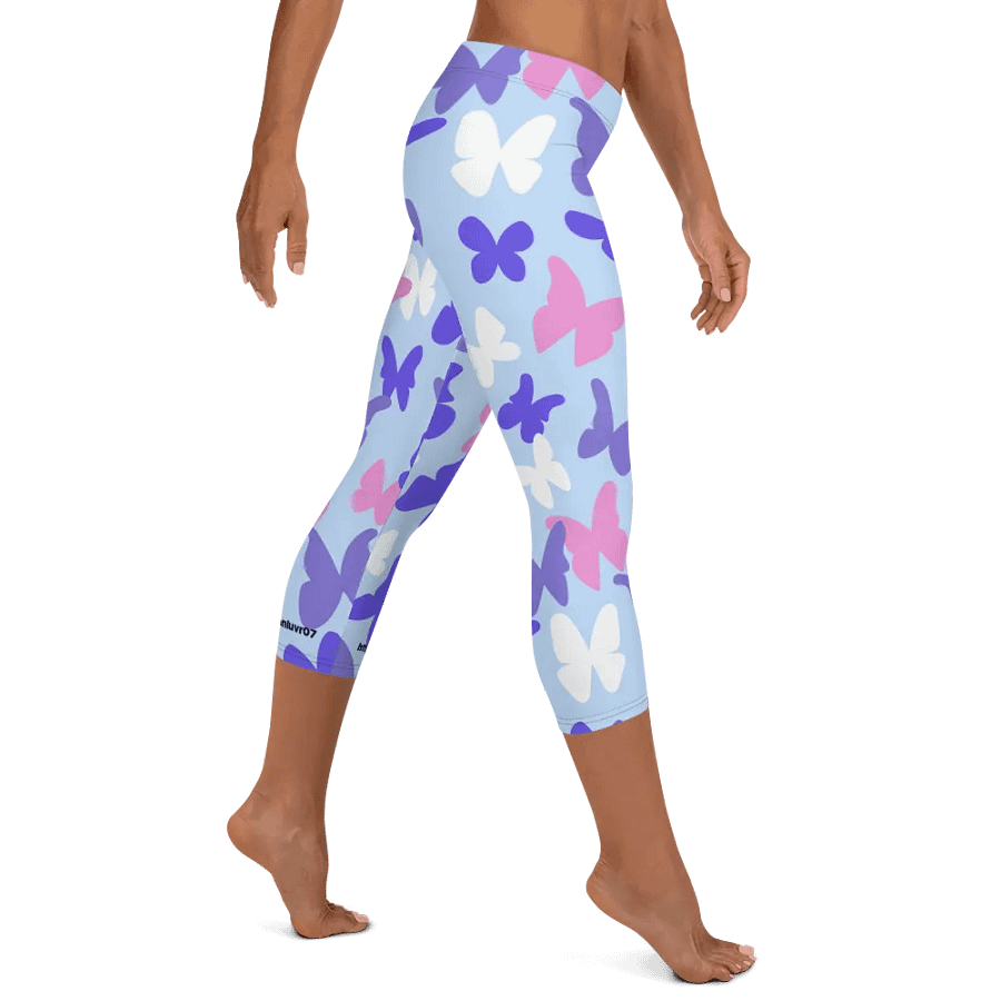 Butterfly All-Over Print Capri Leggings product image (5)