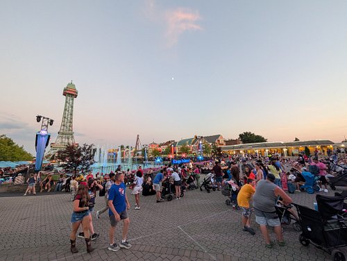 Anyone else here? Come on up! Plenty of room!! 

 #fyecoasters #kingsisland