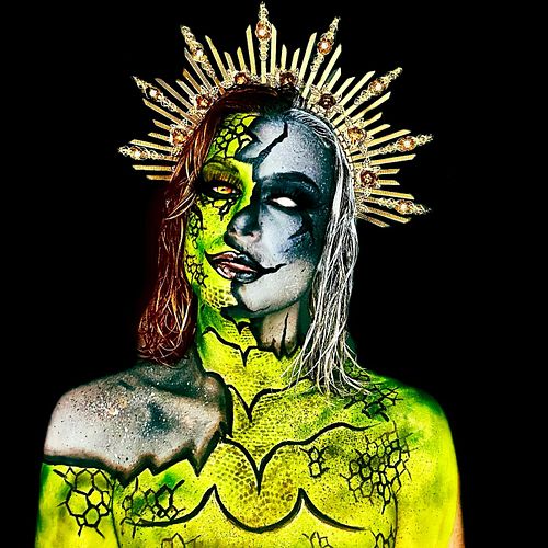Realized my first Halloween paint never got posted, so this one comes first 🤣🤣🤣🤣 
Entire look using @mehronmakeup paradise pa...