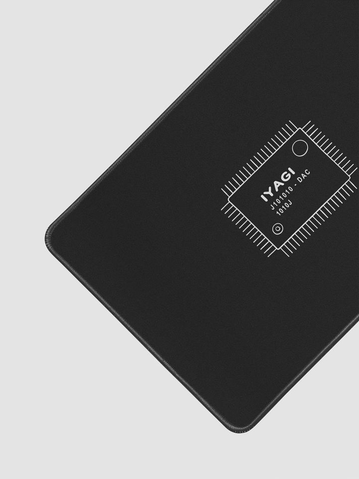 iyagi DAC Chip desk mat (black) product image (2)