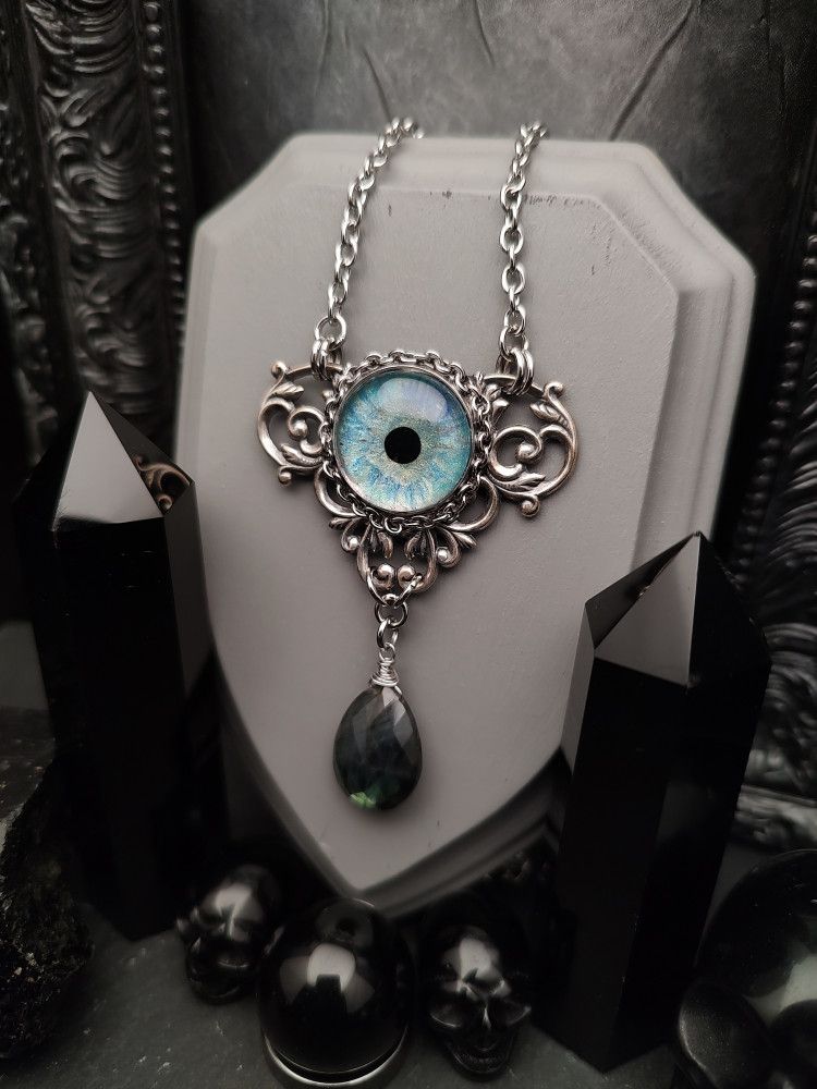 Eye Painted Amulet - FrostGlint product image (2)