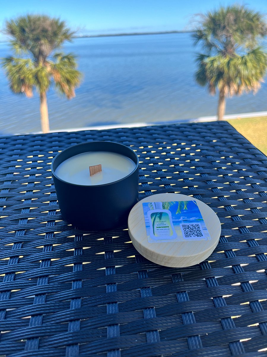 Coconut Lime Breeze Scented Candle 8.oz product image (4)