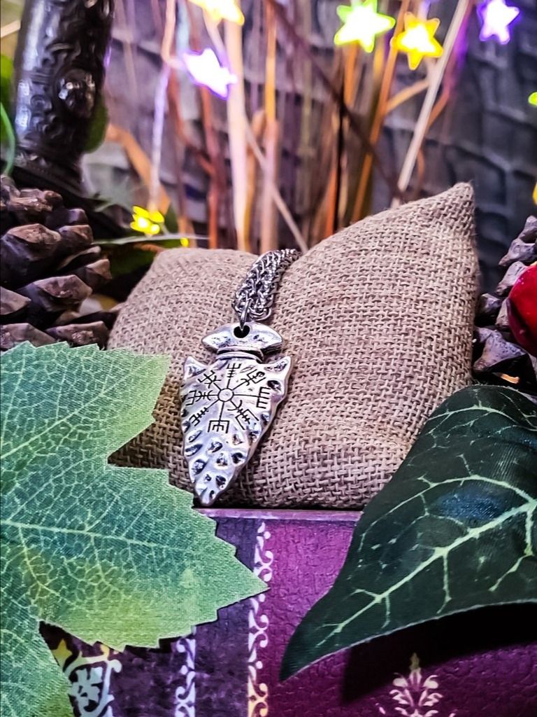 The Armored Kingdom Warlord Arrowhead Necklace product image (4)