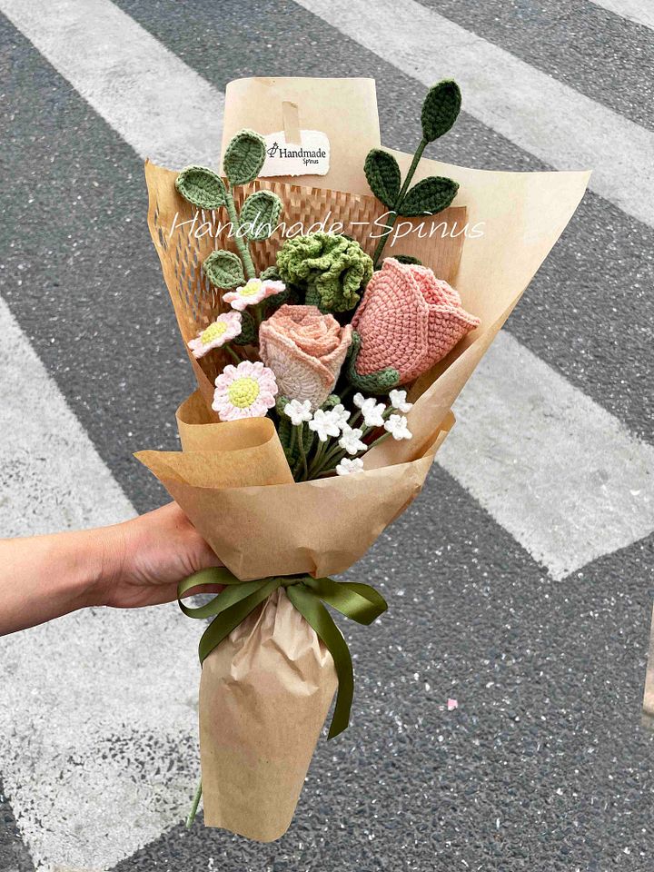 Summer Cappuccino Rose Crochet Knit Bouquet product image (1)