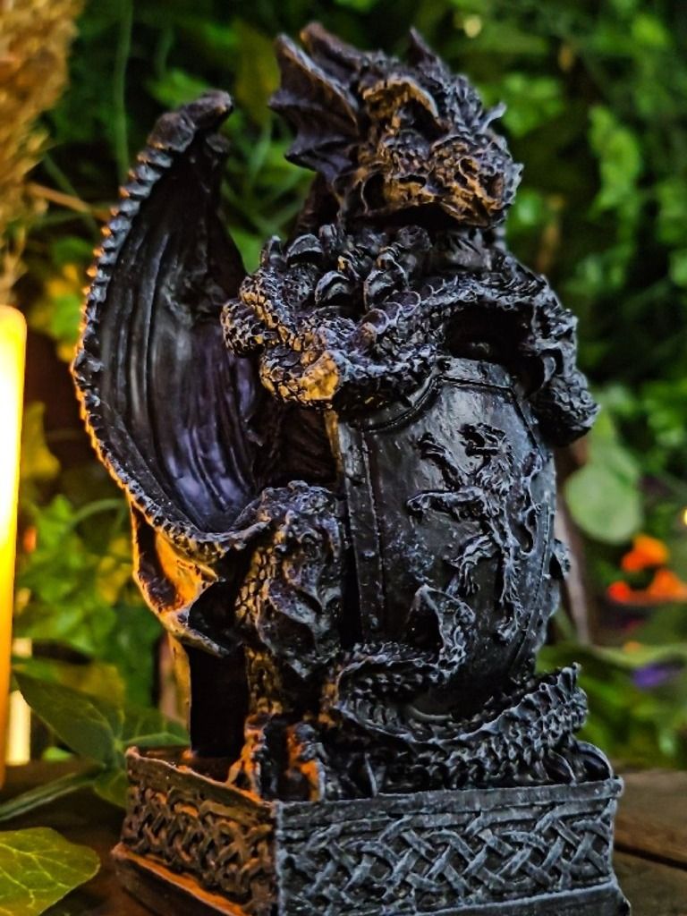 The Armored Kingdom Draconian Shield Guardian of the Realm Drgaon Statue product image (1)