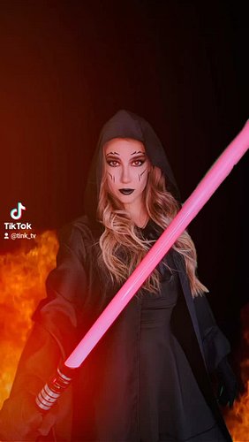 Honestly one of the coolest cosplays I've done 🔥 tell me in the comments what your favorite Star wars movie is, mine is Reven...