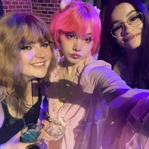 Come on Pixies 💖🧚🏻‍♀️🌈 Lets go party