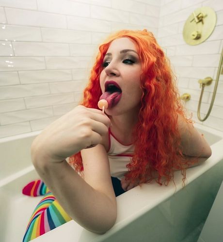 Happy pride everyone!!! 🌈 

Did some photoshoots that will be slowly released this month 🌶️ 🥵

Photography by @mirageofyouth