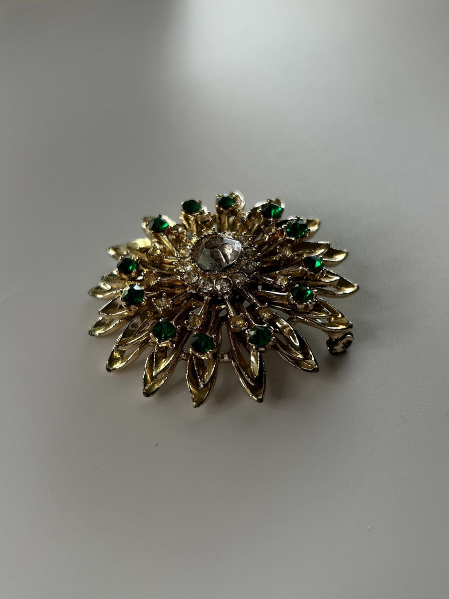 Vintage Gold Tone Flower Rhinestone Brooch product image (3)