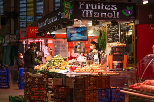 Our favorite time to go shopping at the Mercado Central in Valencia - more info via our BIO link!

Such a unique vibe! @merca...
