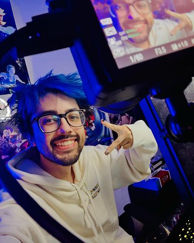 Gaming! 😁✌️

(Thank u @capcomusa for the hoodie!!)