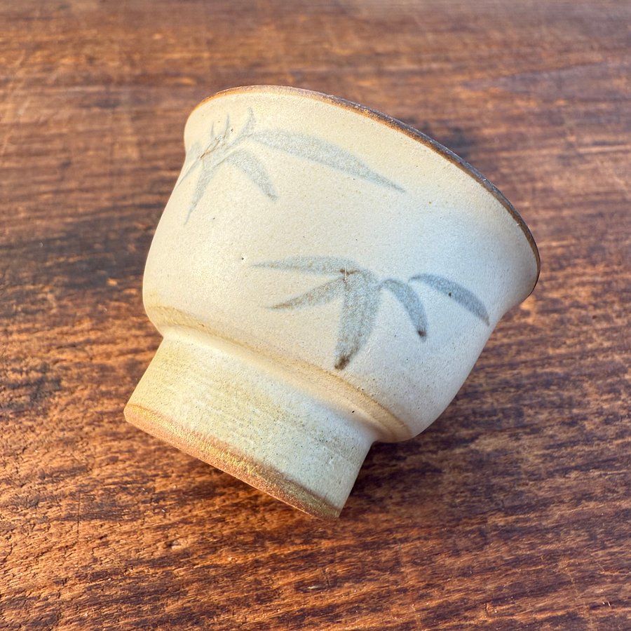 🎎 Small Japanese Sake Cup (Guinomi) with Bamboo Motif – Mid-Showa Era – Japan Antique Roadshow product image (3)