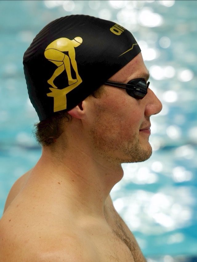 arena x TheSwimsuitGuy Aquaforce Wave Race Cap- Black & Gol product image (2)