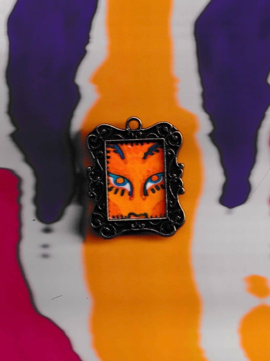 Protector pendant product image (2)