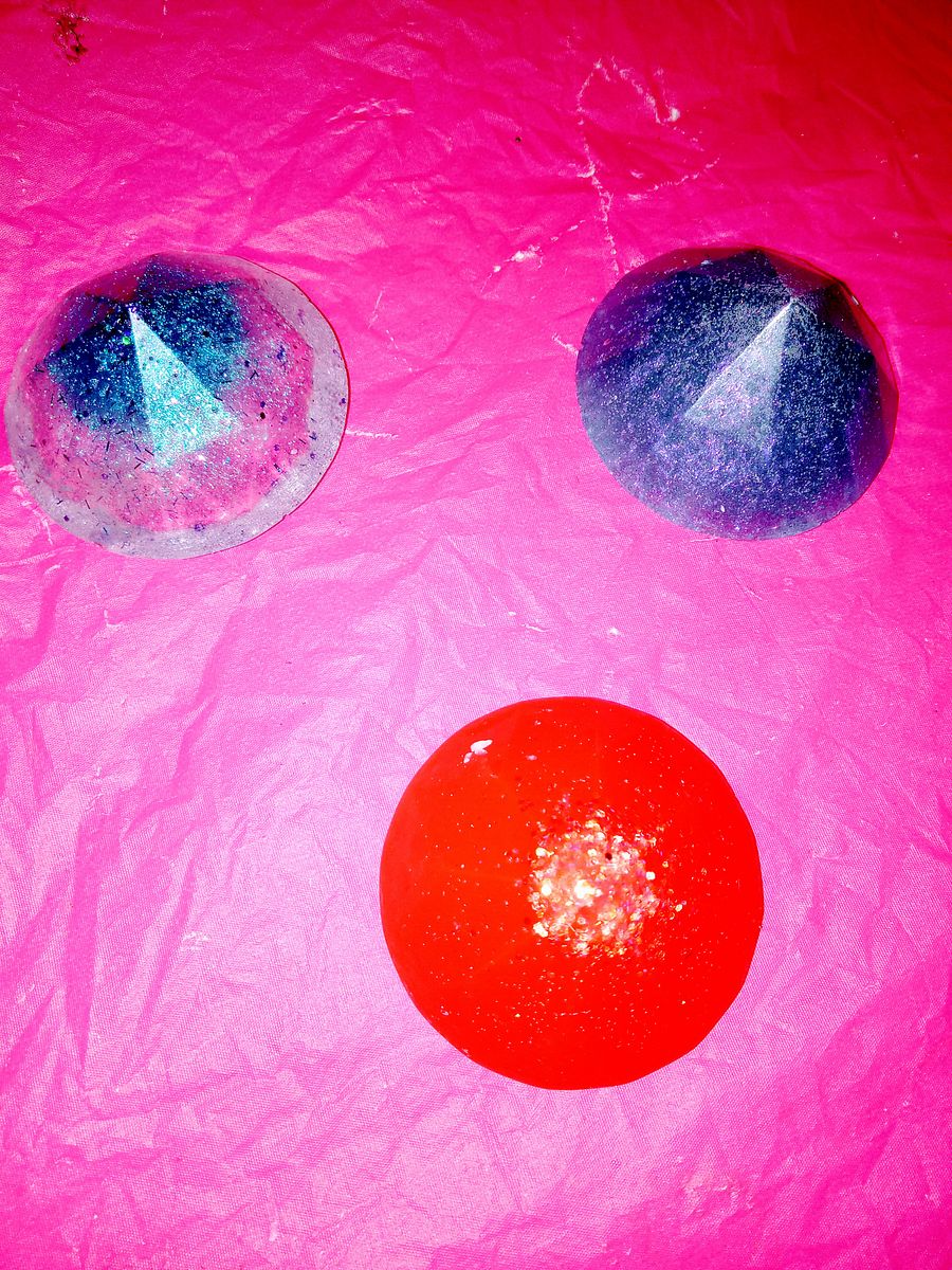 Diamond-Shaped Resin Toppers product image (1)
