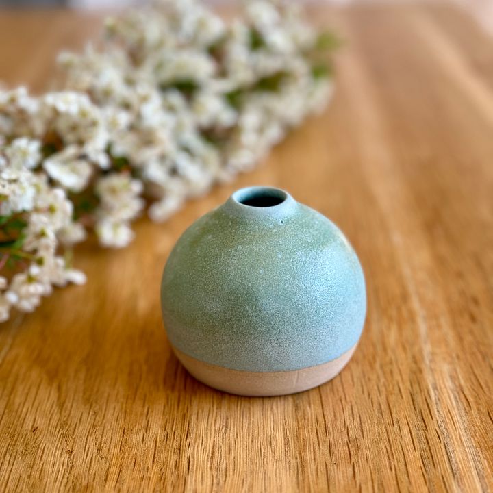 Bud vase product image (1)