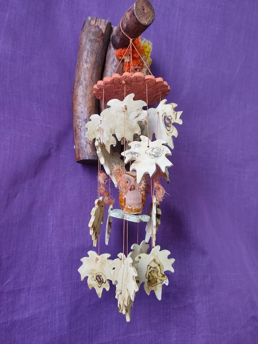 Mocho Apanha Sonhos em Madeira e Cerâmica | Peça Única de Decoração com Simbolismo e Estilo | Século XX product image (7)