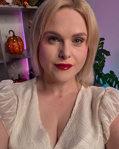 Pics from tonight’s ASMR haircut video. I used the Iconic London palette again but a different shade, my new Ekinsu blush in ...