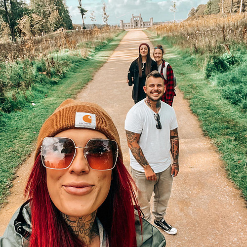 Stone cold pack of weirdos ❤️

.
.
.

#family #besties #travel #uk #england #castle #selfie #fyp #instagood #picoftheday #ins...