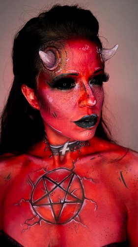 🎸Rock Show is in the Sky🪽

#ozzy #ozzyosbourne #bodypaint #devil #devilgirl #humor #tommyboy #fyp #funny #twitchstreamer #bod...