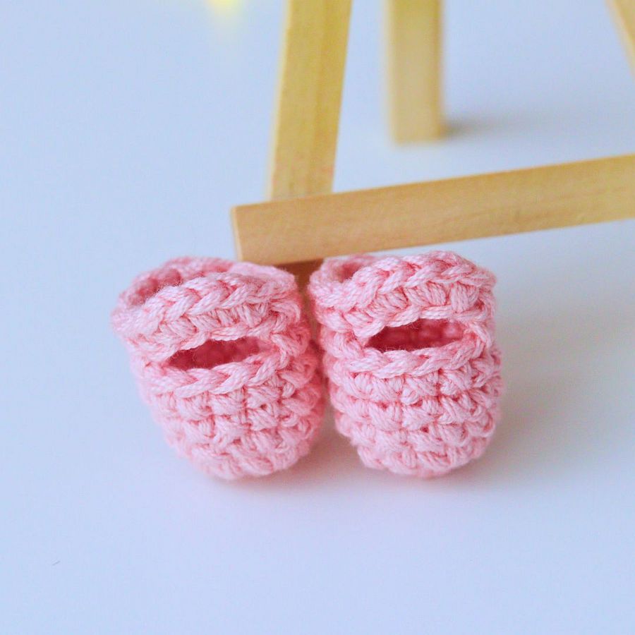 Crocheted doll, ideal for children to dress and undress; all her accessories are removable product image (8)