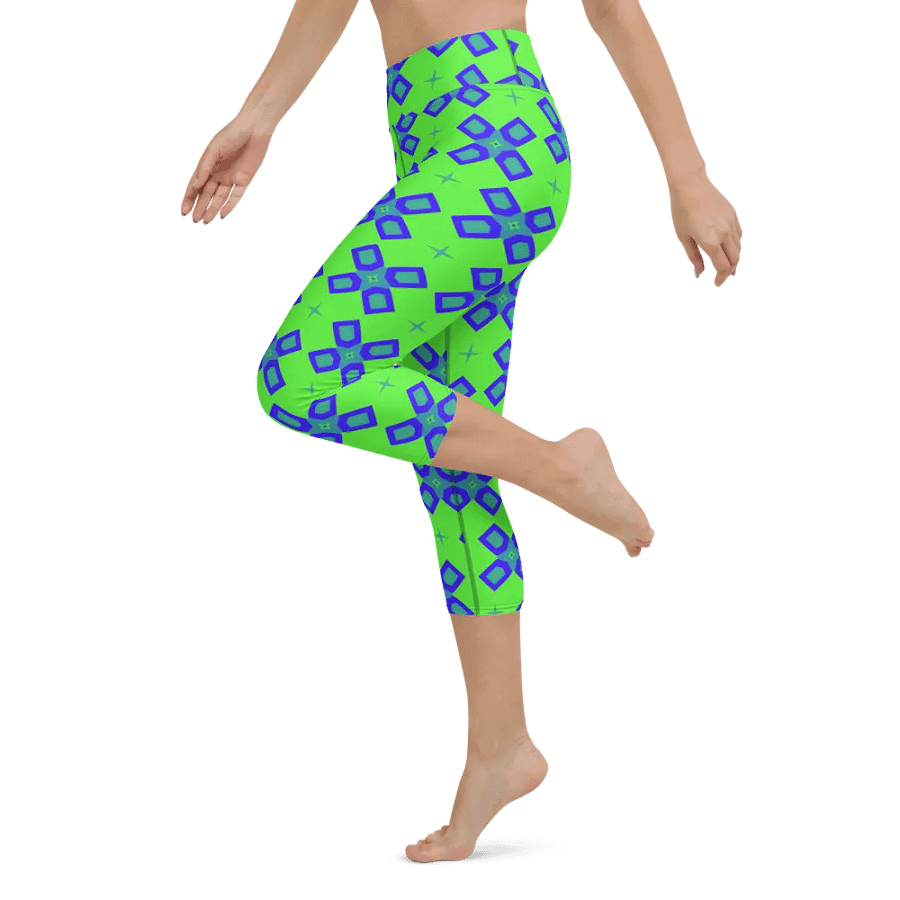 Geometric Groove Capri Leggings product image (11)