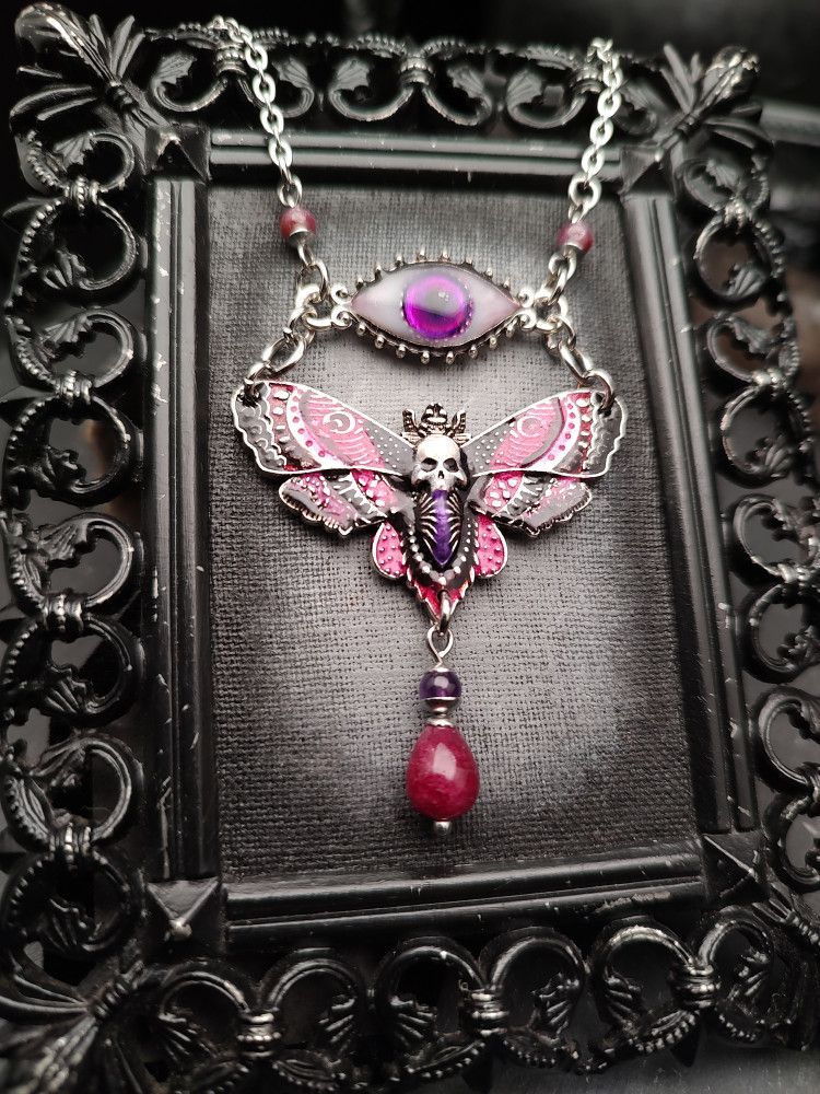 Familiars - Fuchsia Flare Moth product image (2)