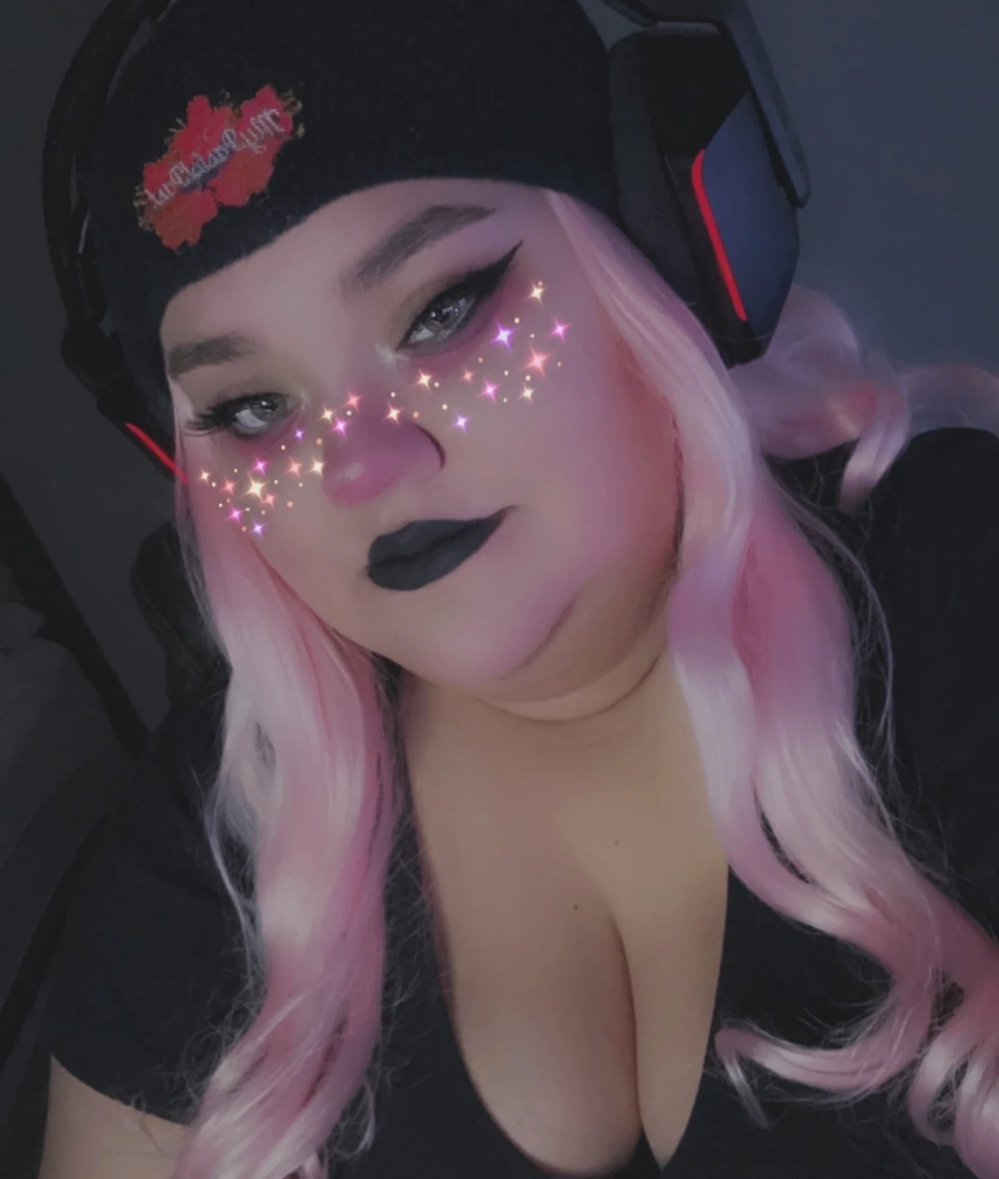 Tried a new look for today’s stream! Gonna be starting with some ACNH before switching to Valorant later on, come join the ch...