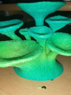 Der erste mushrooms war mit stützen. Und Fäden. Der zweite ohne stützen und Anpassung der Fäden. Jetzt läuft der dritte. 