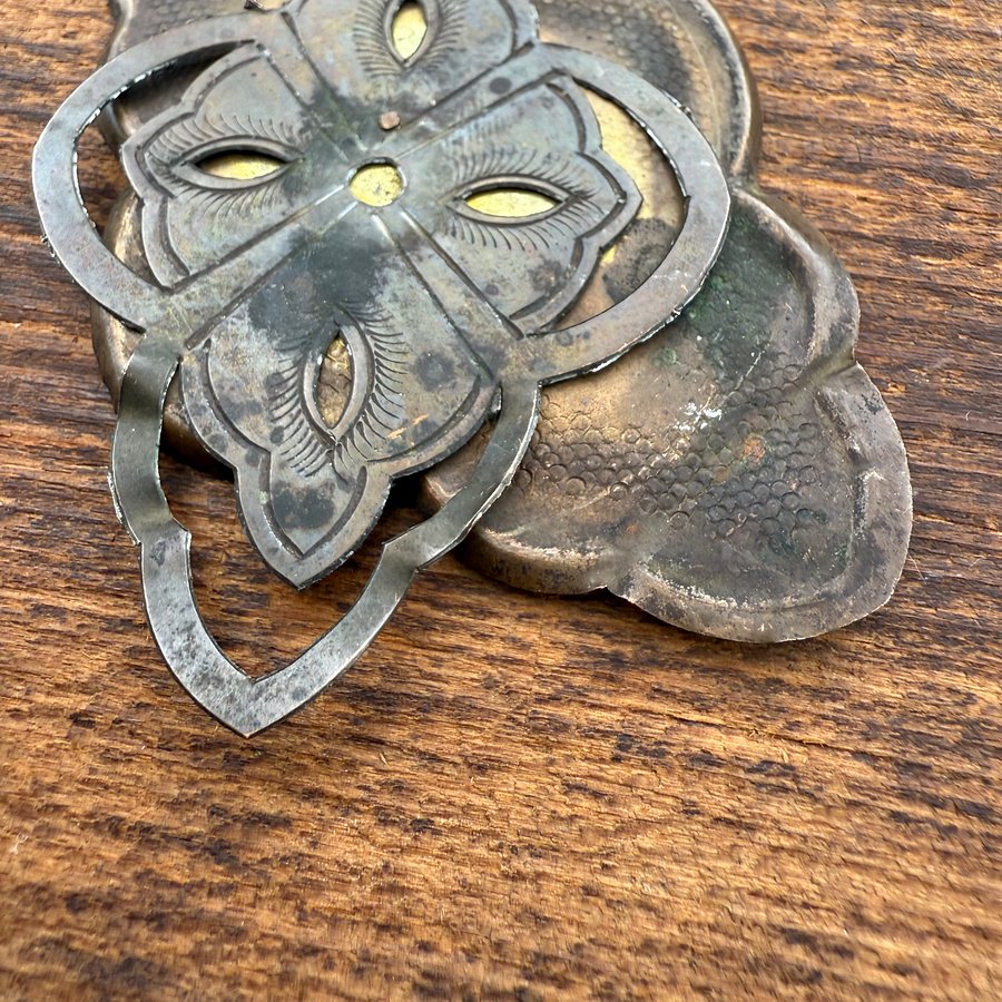 🎎 Mid-Showa Japanese Brass Fusuma Pull with Stylized Etching – Japan Antique Roadshow product image (4)