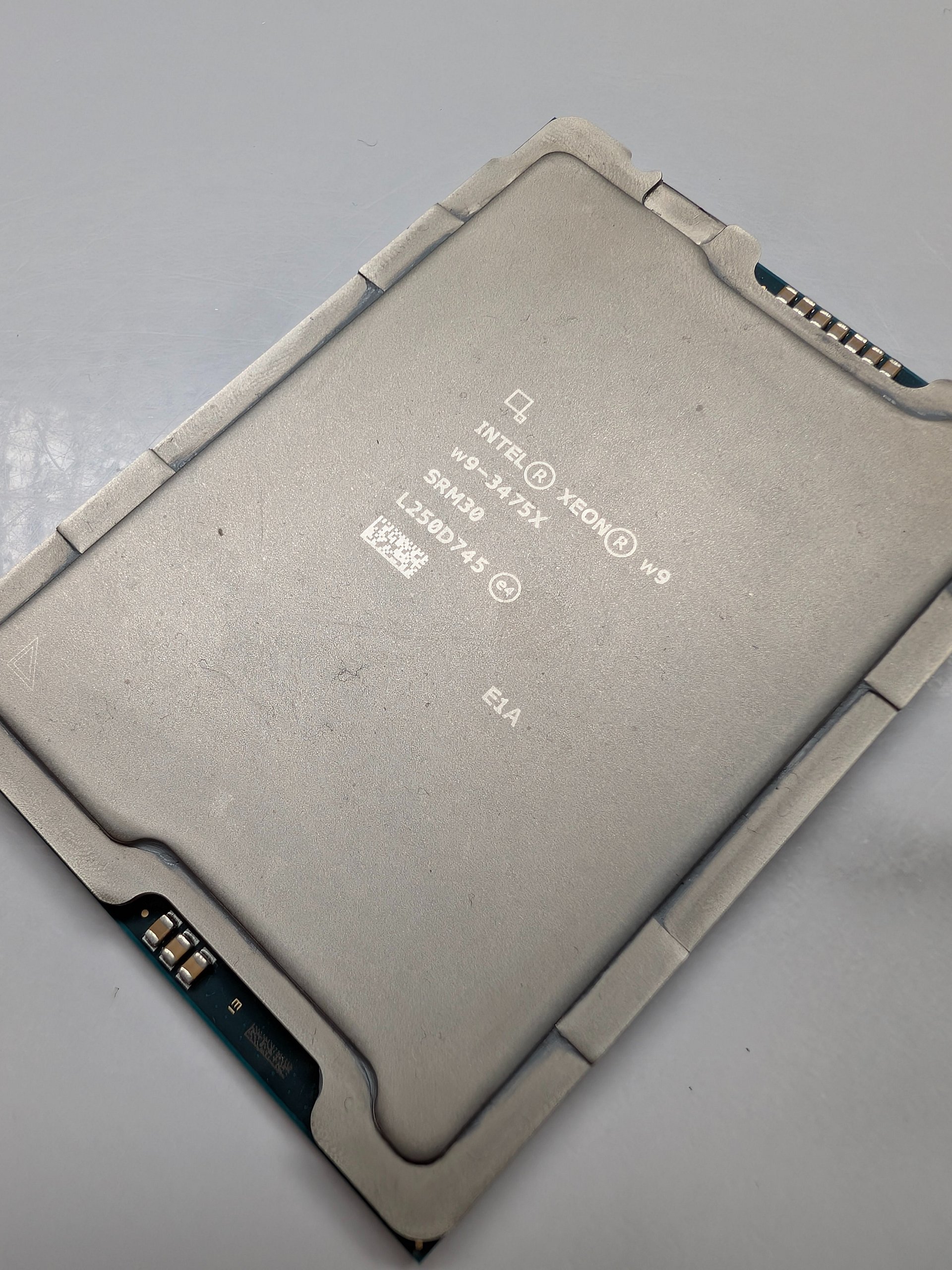 Intel Xeon W9 3475x [36-core] product image (4)