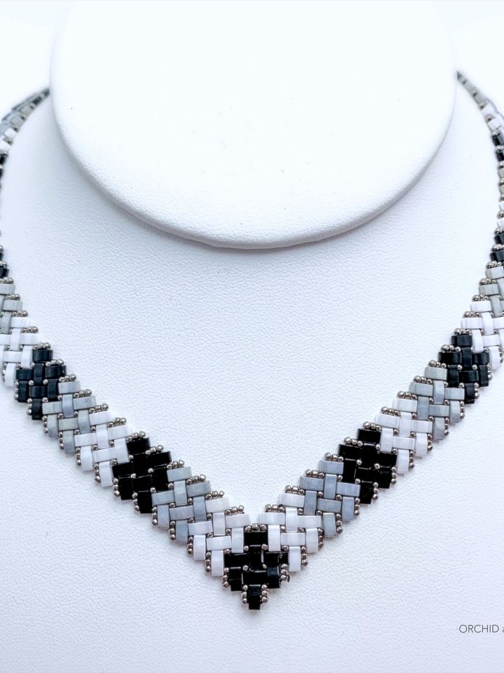 Beading Pattern – Half Tila Herringbone V Necklace product image (1)